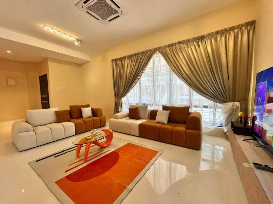Rumah percutian Happiness 20pax Karaoke & Snooker