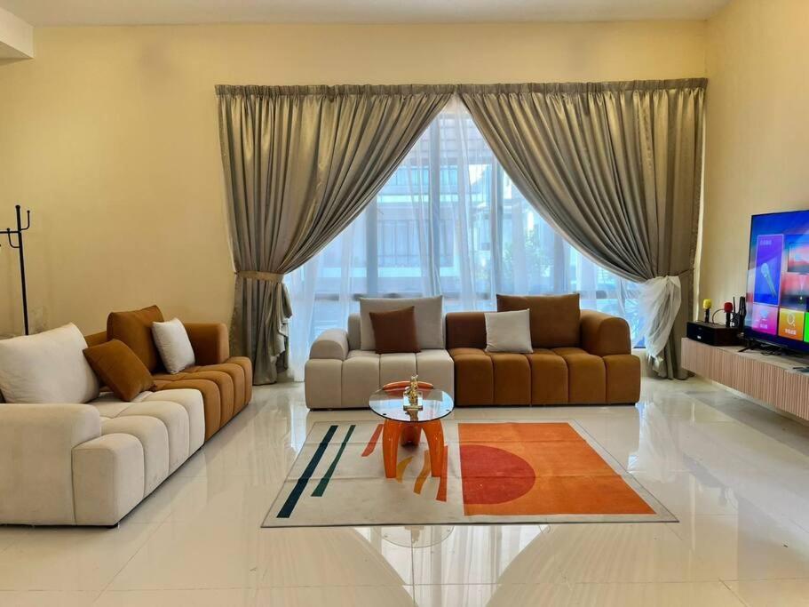 Rumah percutian Happiness 20pax Karaoke & Snooker