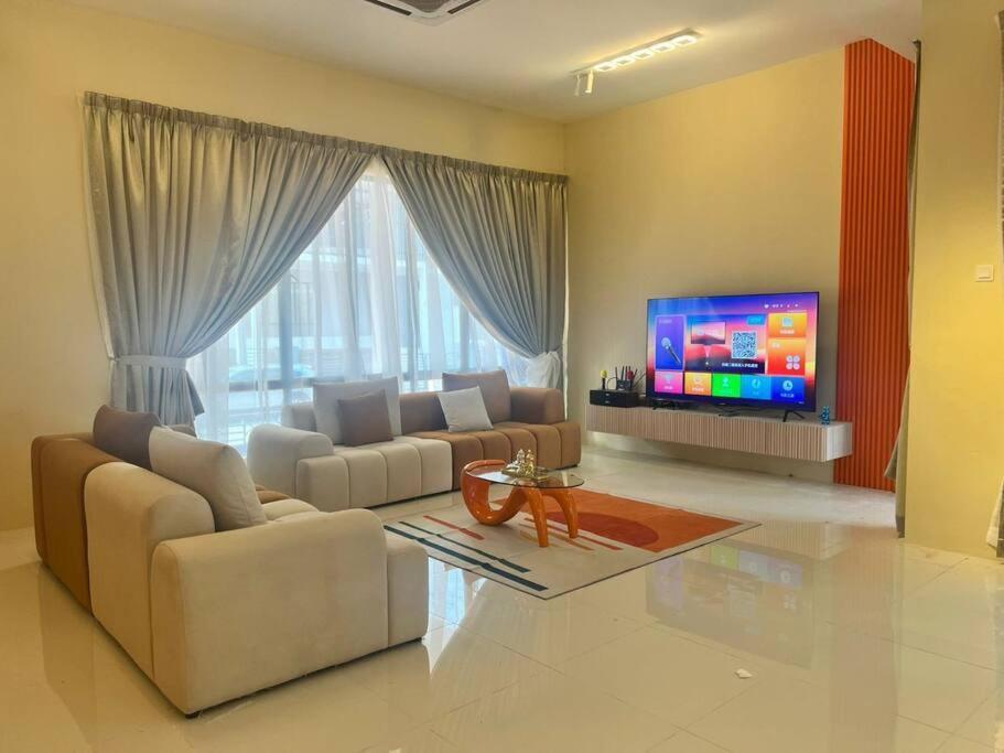 Happiness 20pax Karaoke & Snooker Rumah percutian *